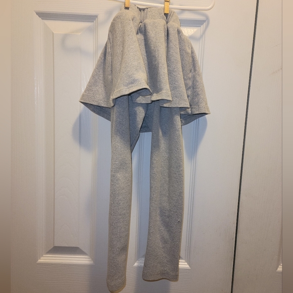 Girls' sized 3T gray leggings with attached skirt - Picture 2 of 7